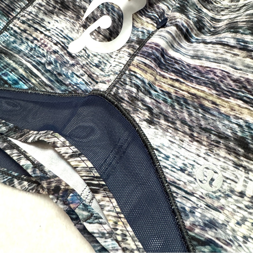 Lululemon x Peloton 6 Tall Hotty Hot Shorts II 4” In Digital Oasis Lined - Picture 6 of 9